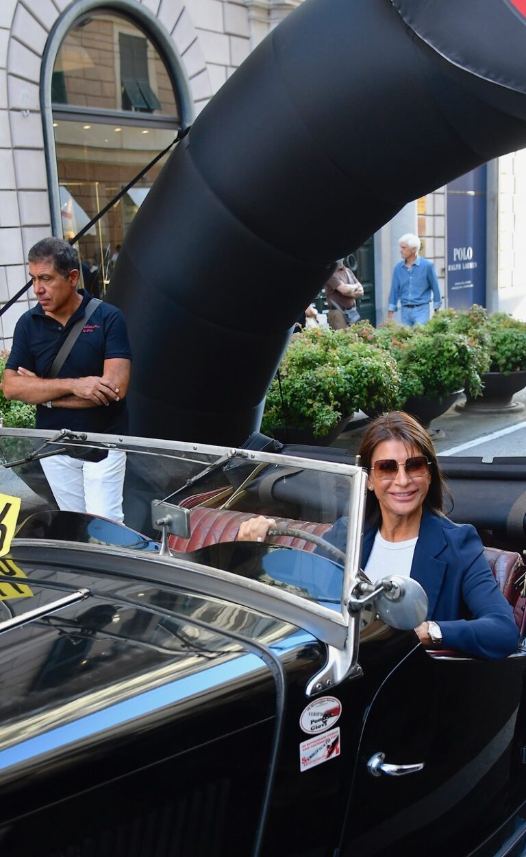 Assossore Ferro su MG TA alla partenza in Via Roma