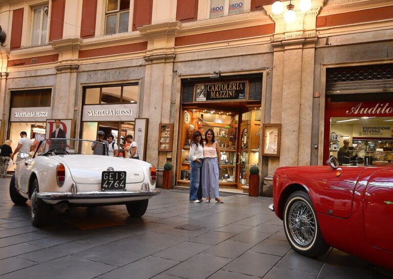 Auto esposte in Galleria Mazzini 2