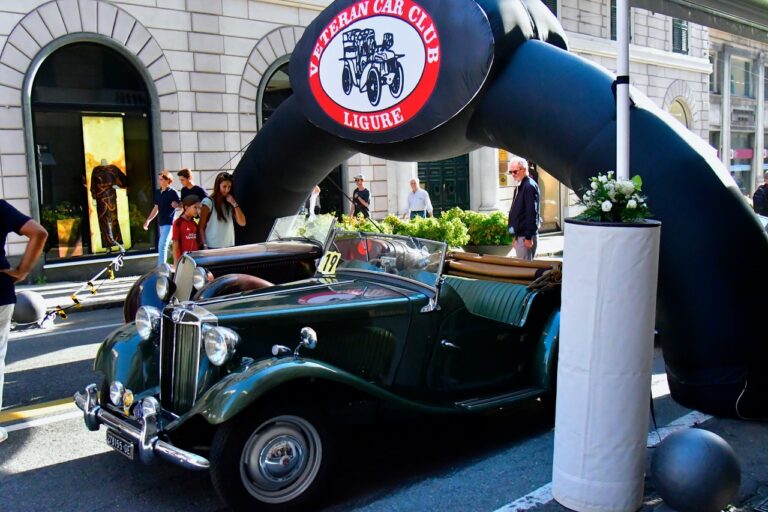 Auto storiche pronte alla partenza