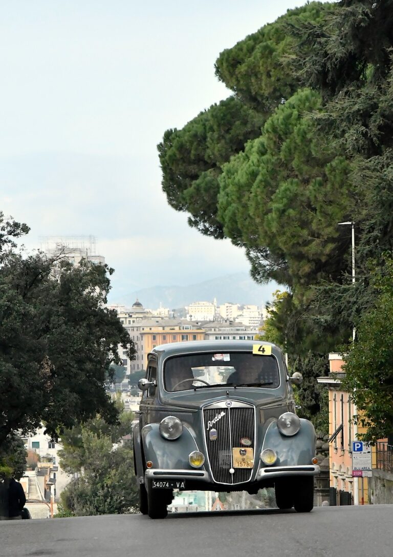 Edoardo Venturoli su Lancia Ardea del 1952