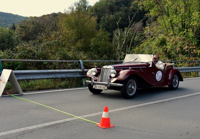 Michele Pestarino su MG TF del 1954