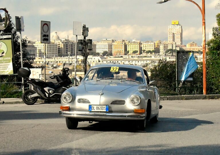 Paolo Sciaccaluga su Karmann Ghia del 1973
