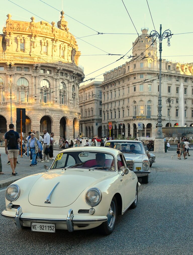 Porsche 356, Mercedes 220 e LAncia Fulvia coupè a De Ferrari
