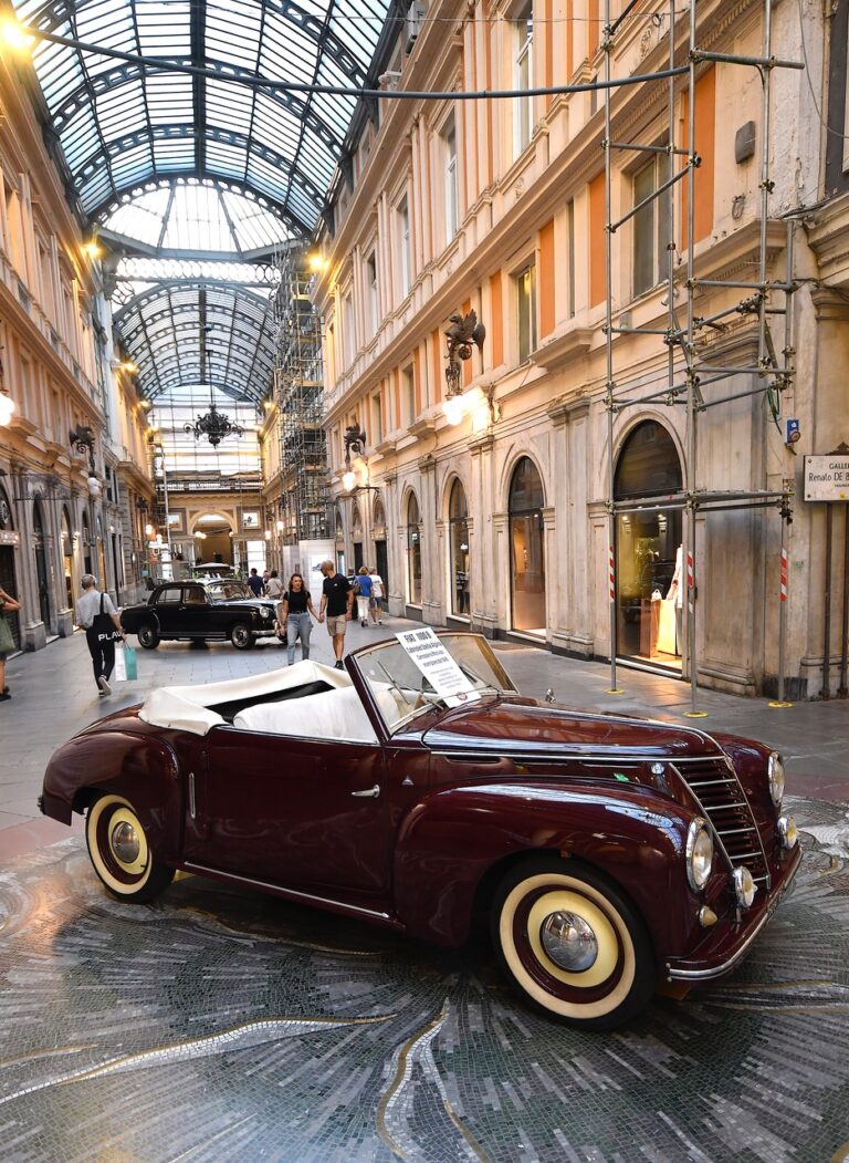 auto esposte in Galleria Mazzini 4